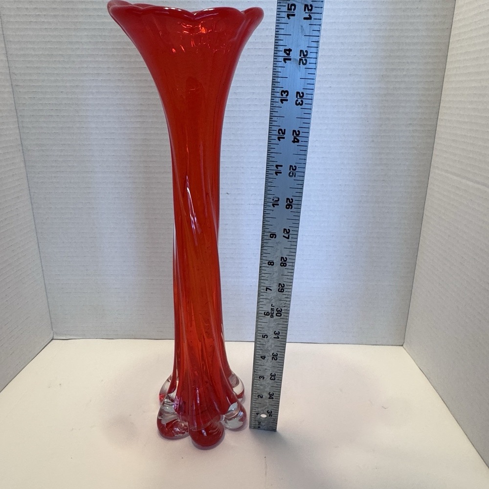 Vintage 15" Red Clear Swirl Daisy Petal Top Long Stem Art Glass Vase Hand blown - Picture 3 of 6